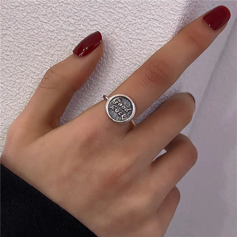 Simple Vintage Women's Fashion Ring